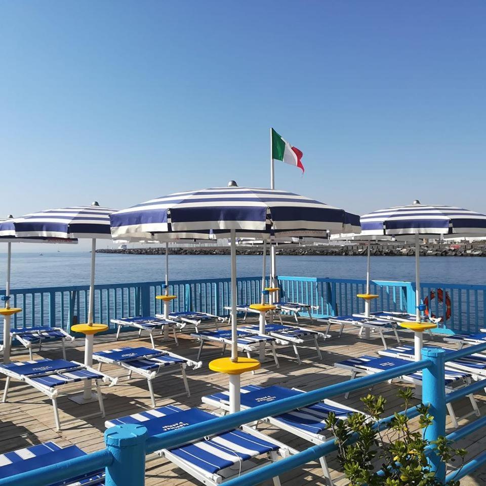 Binario 8 Catania Stazione Centrale ภายนอก รูปภาพ